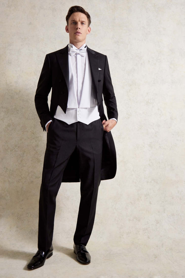 Tailored Fit Black Tail Suit