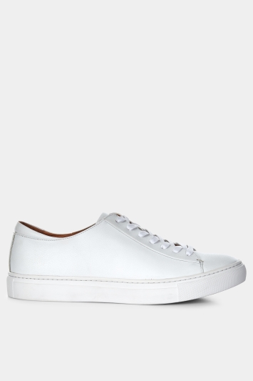 white casual trainers