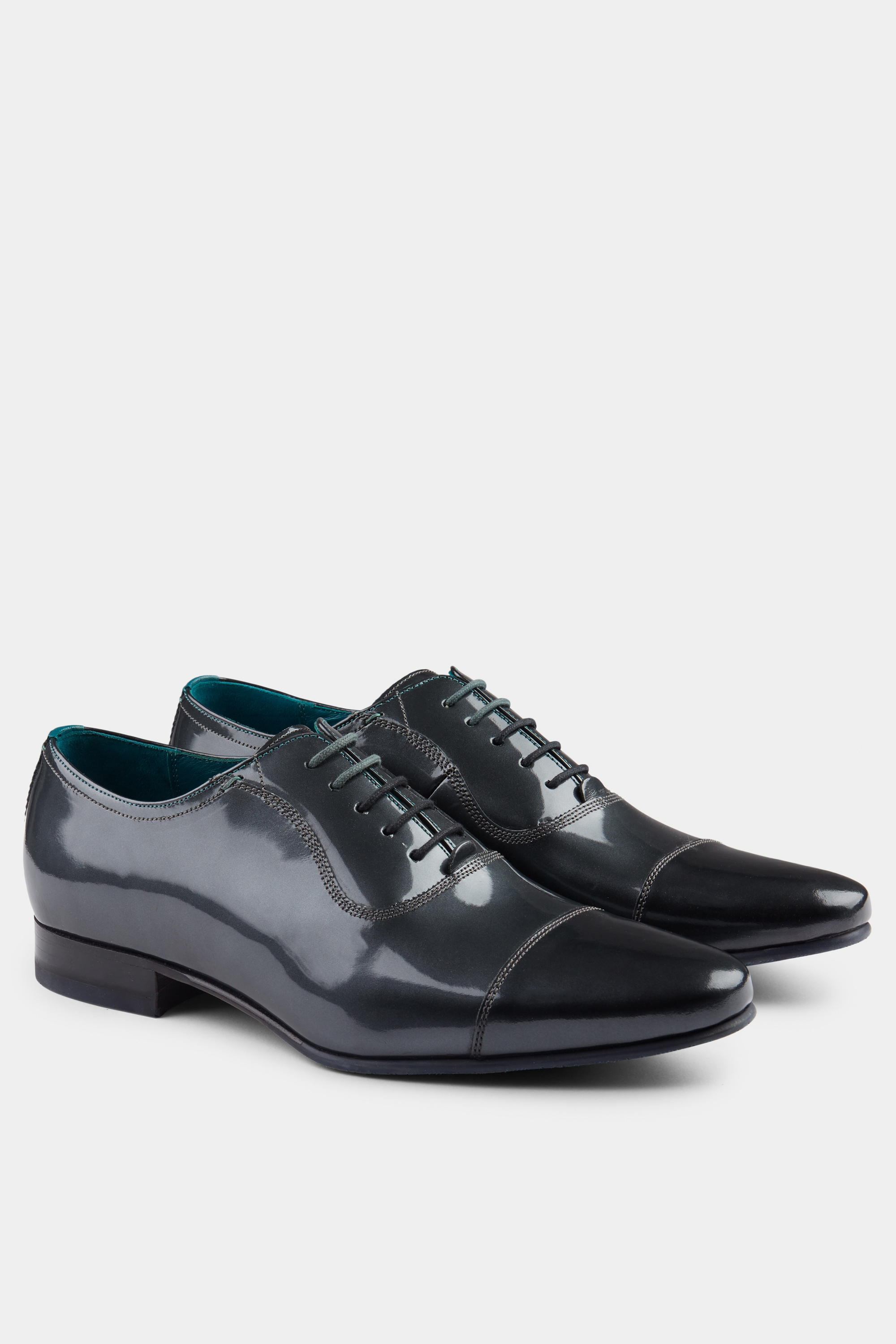 oxford shoe with patent toe cap